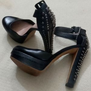 VINCE CAMUTO platform studded stiletto heel Sz 8 black w adjustable buckle strap